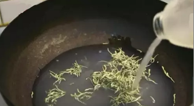 米酒煮金银花 米酒煮金银花